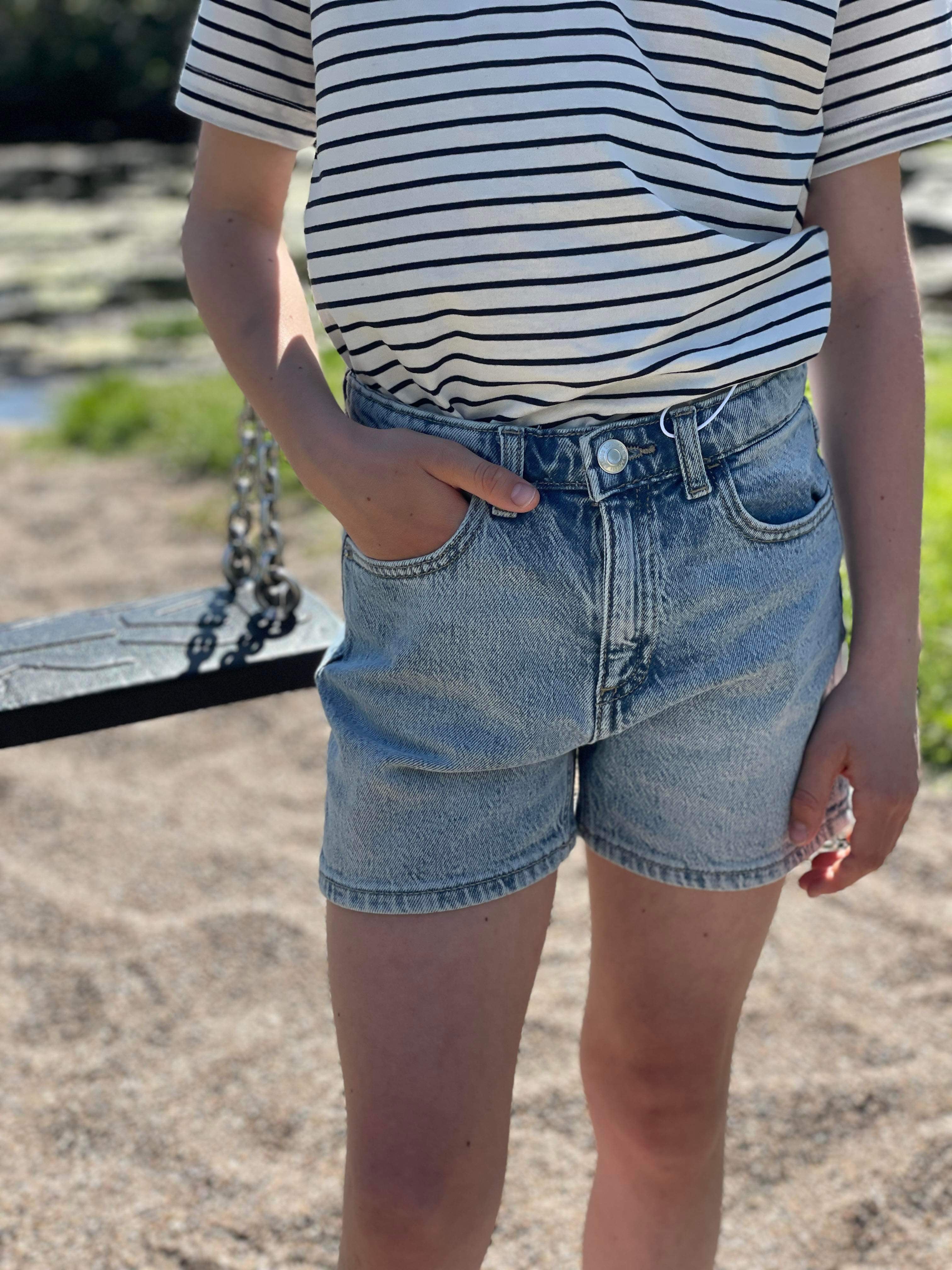 VMTESS Shorts - Light Blue Denim